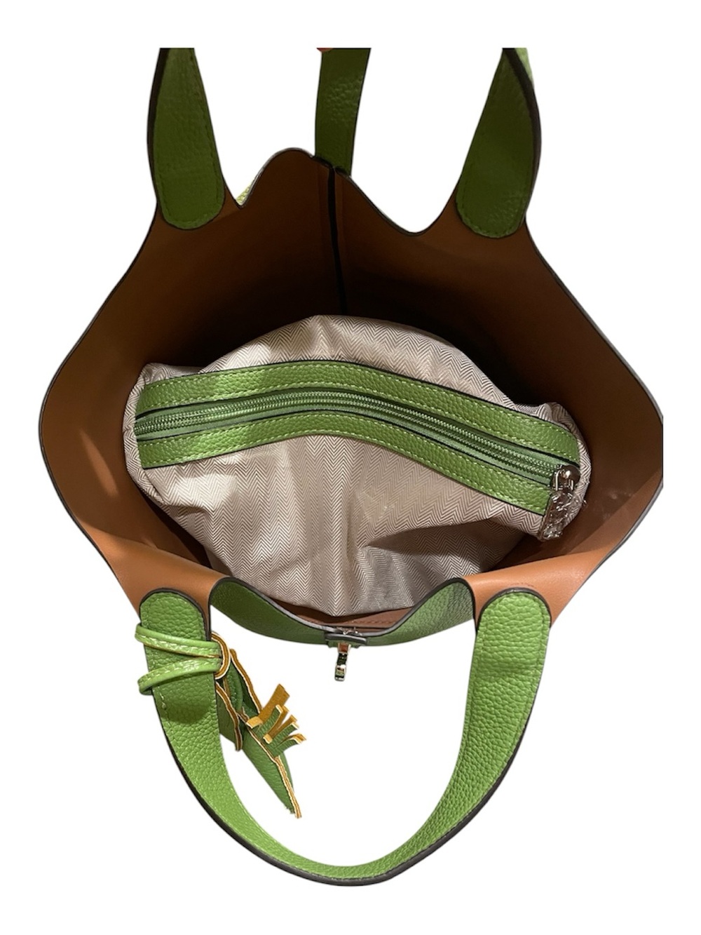 Kadynow Green Bucket Tote Lock Bag Horse Charm Quiet Luxury NWOT - Picture 5 of 11